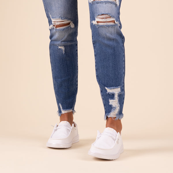 The Lys Distressed Skinny Jean