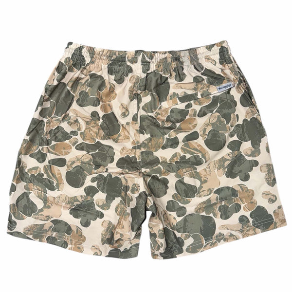  Columbia Sportswear Camouflage-patterned 6" shorts on a white background