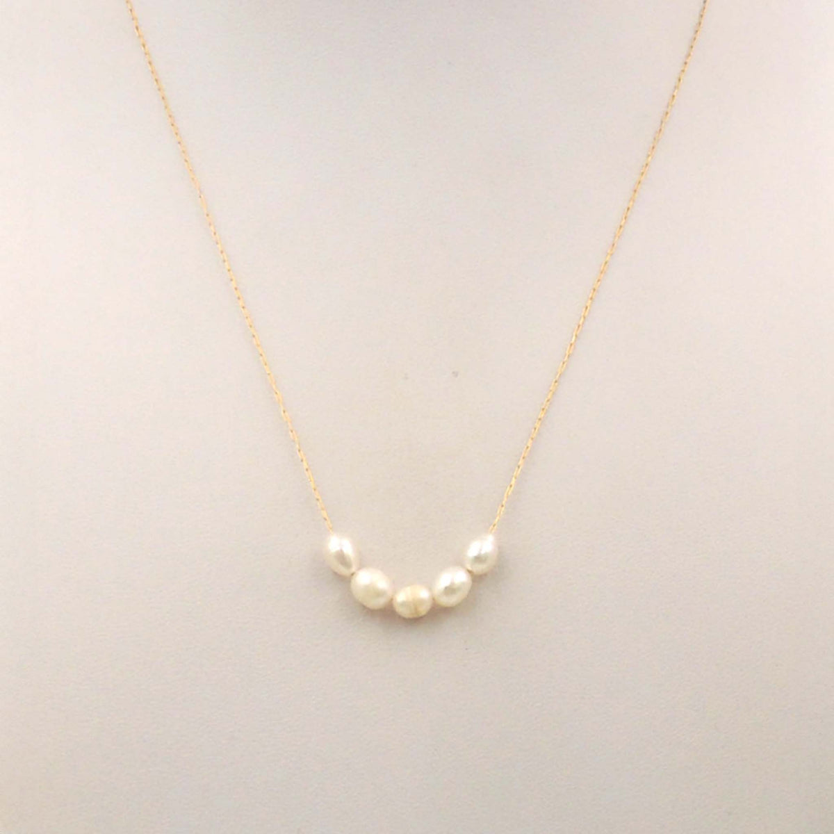 Gold chain necklace with 5 small white pearls