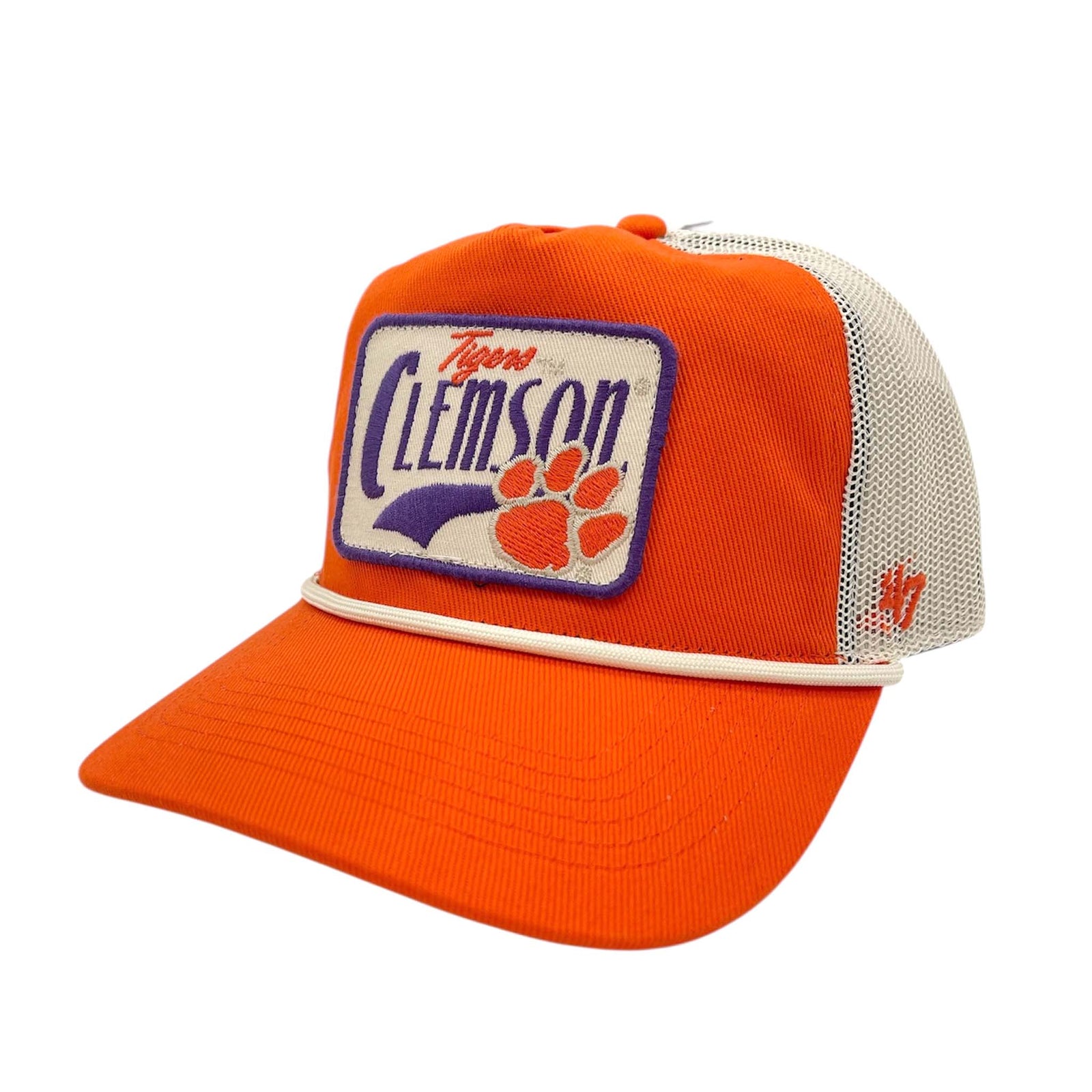 Clemson Emmett 47 Hitch, color orange, adjustable plastic snapback.
The Clemson Emmett hitch is a hat with an orange front and bill, with a patch sewn on with Clemson Tigers anda clemson paw. The back is neutral mesh. A neutral rope stretches across the bill.