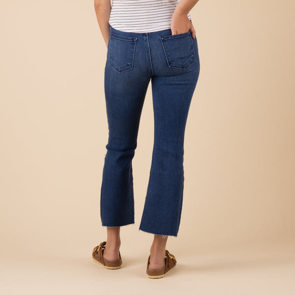 Woman Wearing Just Black Denim Tonal crop flare jeans in dark wash. Sizes 24, 25, 26, 27, 28, 29, 30, 31.
Just Black Denim tonal crop flare jeans in dark denim, featuring a high-rise waist, cropped flared legs, and matching dark stitching for a sleek, monochromatic look