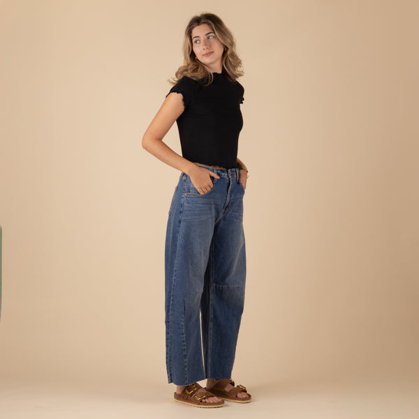 Just Black Seamed Barrel Jeans in Medium Wash, sizes 24, 25, 26, 27, 28, 29, 30, and 31, 100% cotton. 
These stretch Barrel wide-leg jeans bring major chill vibes to your look. With a vintage look, the relaxed fit shows it's all about comfort and style, they're your go-to for nailing that effortless cool. Features: Rise: 12”and Inseam: 27”, 96% Cotton, 3% Elasterell-P, 1% Spandex, made in USA, machine wash cold, lay flat to dry recommended.