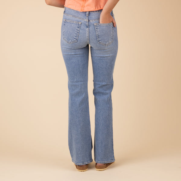 Woman wearing Just Black Denim Low Rise Vintage Slim Bootcut jeans in Light Denim. Rise 9”; Inseam 31”
96% Cotton, 3% Elasterell-P, 1% Spandex.
The jeans feature traditional belt loops, side pockets, and back pockets with no distressing on the fabric.
