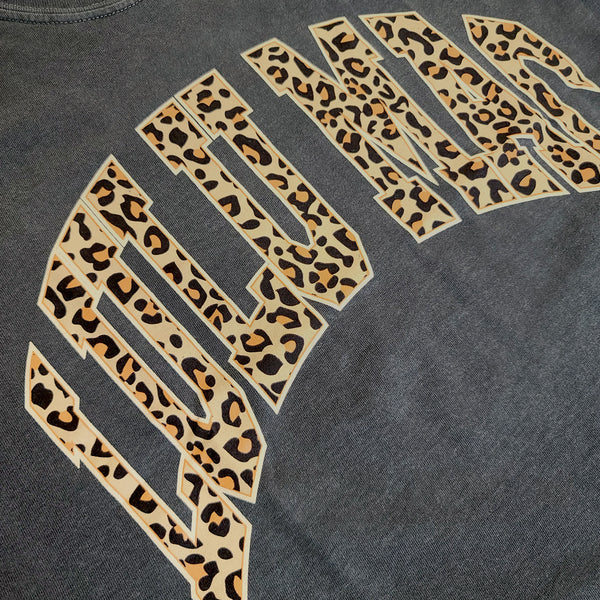 Lulu Mac Leopard Graphic Short Sleeve T-Shirt in Pepper