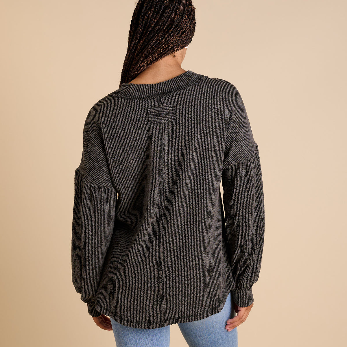Very J Women's Bubble Sleeve Long Sleeve Top in Charcoal