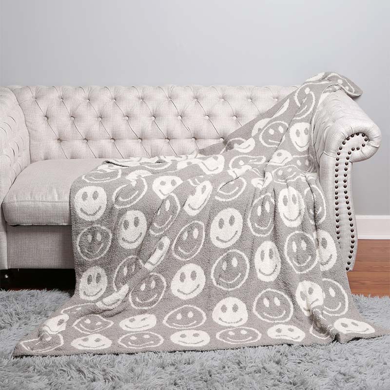 Super Luxe Smiley Blanket in Grey