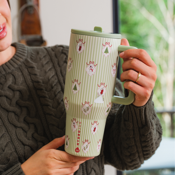 Traveler 32oz Tumbler in Deck the Hall