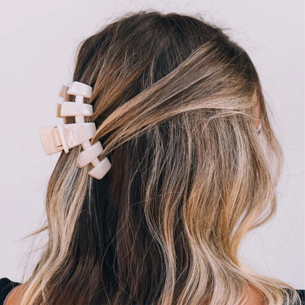 Medium Classic Clip in Soft Surf