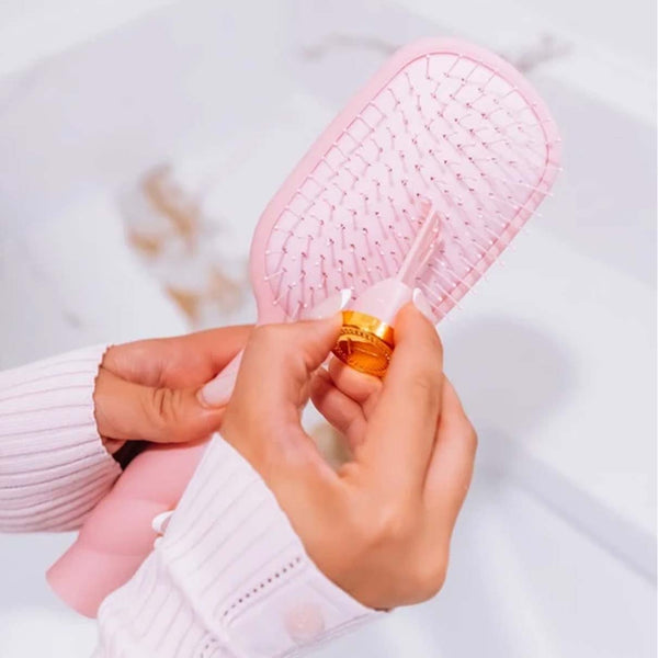 Detangler Hairbrush in Bubblegum